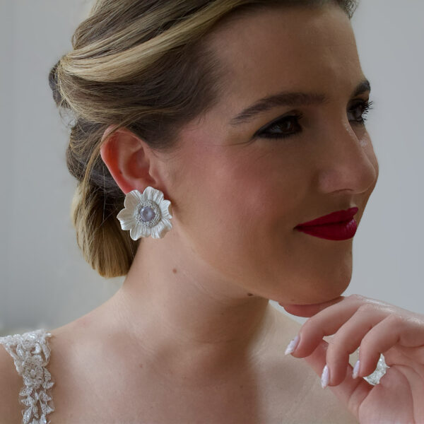 Pendientes Camelia Blanco - Imagen 3